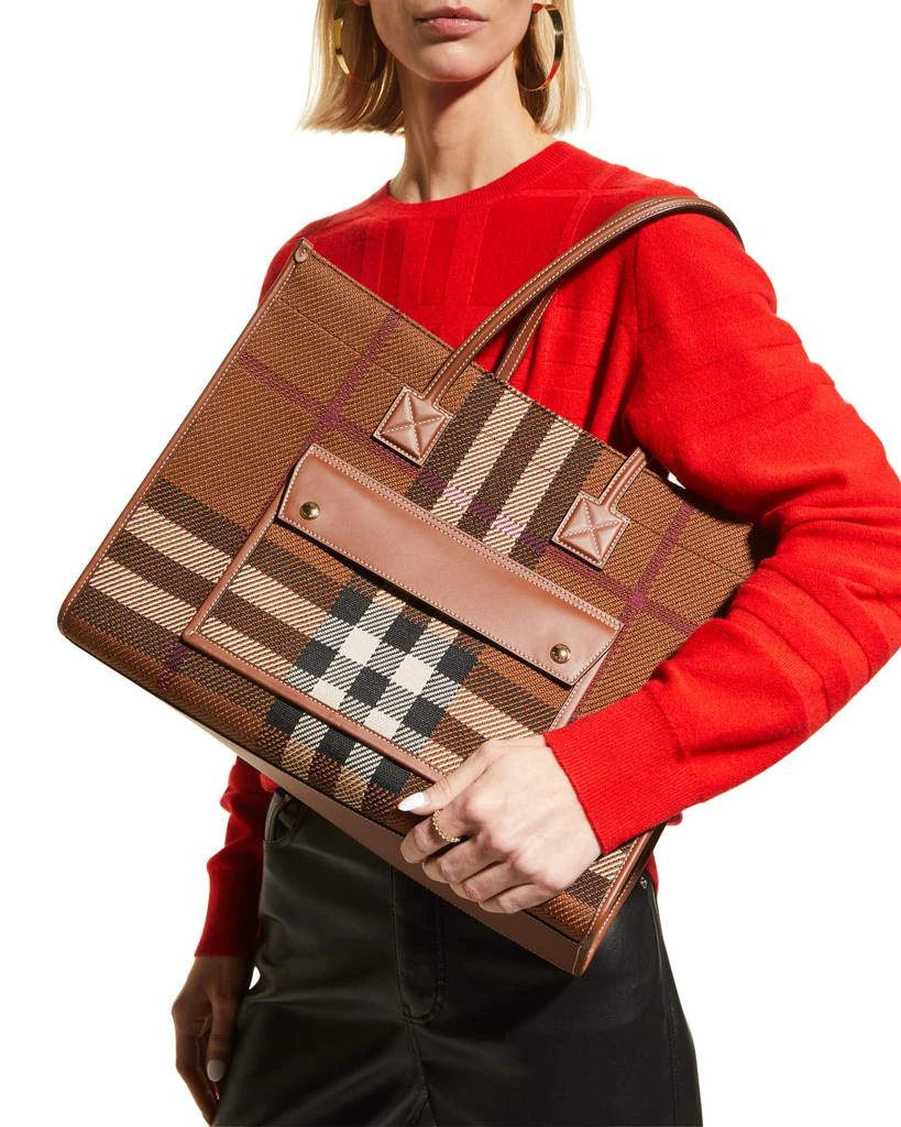 商品Burberry|Check Knit Pocket Tote Bag,价格¥14757,第2张图片详细描述