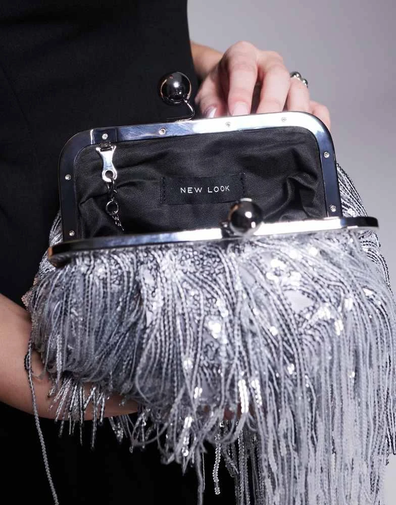 商品New Look|New Look fringe clutch bag in silver,价格¥307,第2张图片详细描述