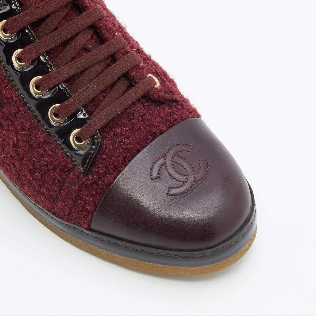 Chanel Burgundy Tweed And Leather CC Cap Toe Ankle Boots Size 37.5 商品