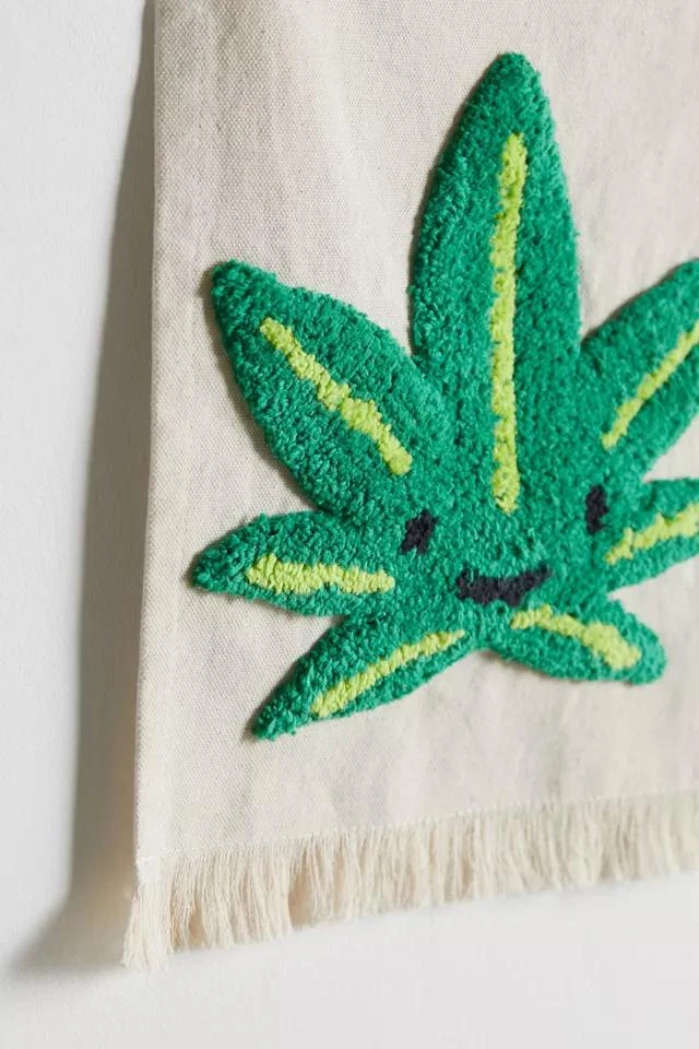 商品Urban Outfitters|Mini Tufted Flag Textured Tapestry,价格¥38,第3张图片详细描述