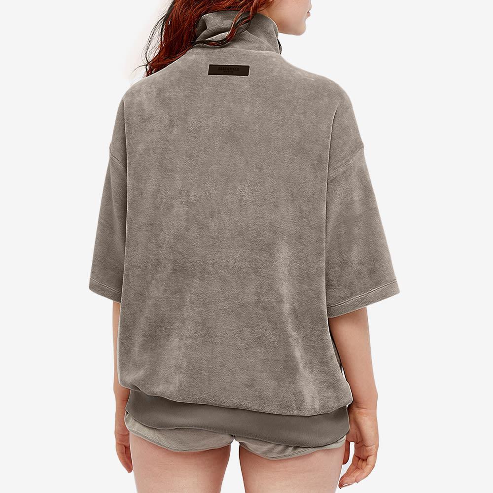 商品Essentials|Fear of God ESSENTIALS Women's Velour Zip Mock Neck - Desert Taupe,价格¥736,第5张图片详细描述