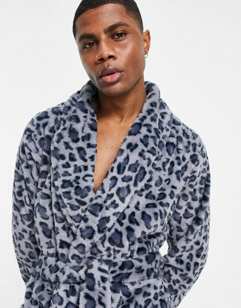 商品ASOS|ASOS DESIGN fleece dressing gown in animal print,价格¥190,第3张图片详细描述