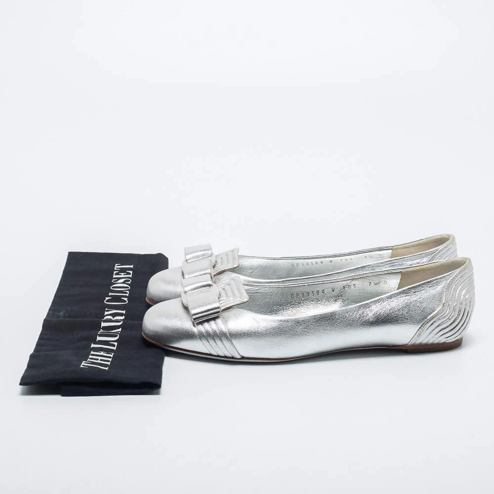 Salvatore Ferragamo Silver Leather Vara Bow Ballet Flats Size 38 商品