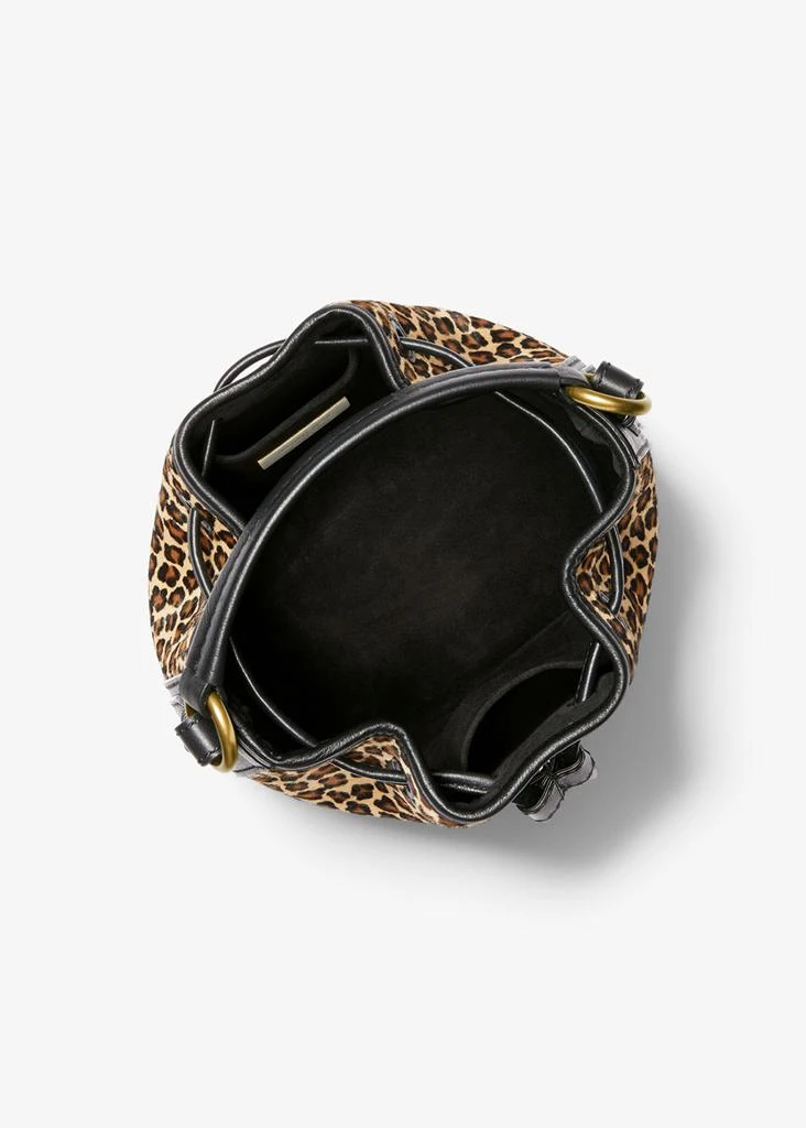 商品Michael Kors|Monogramme small leopard print calf hair bucket bag,价格¥7690,第2张图片详细描述