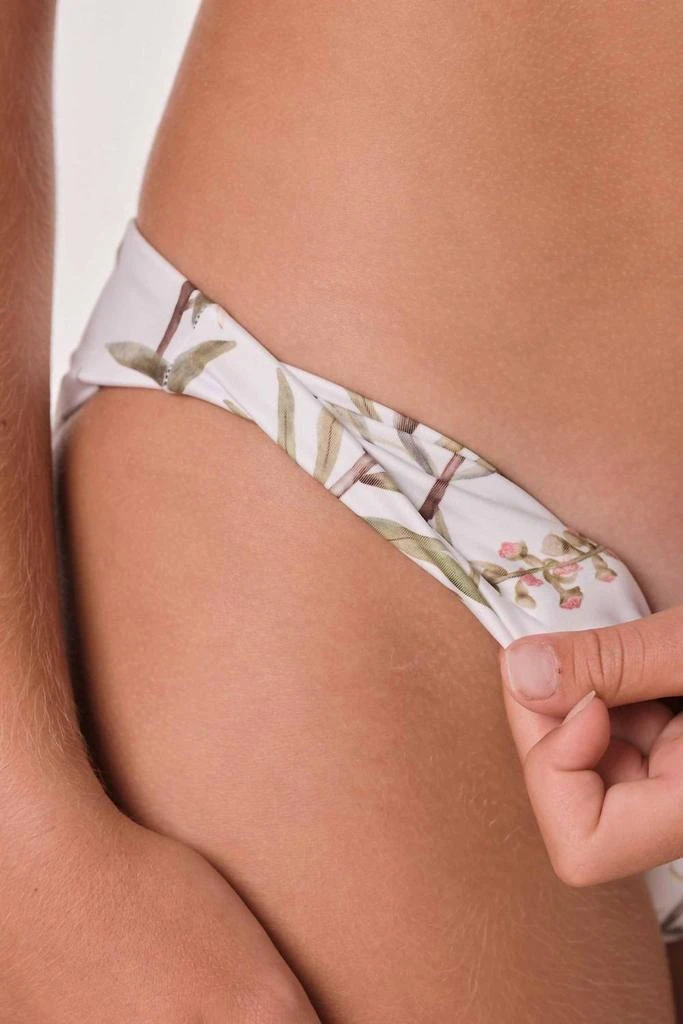 Submarine - Line Crossed - Tropical Garden White Bikini Set 商品