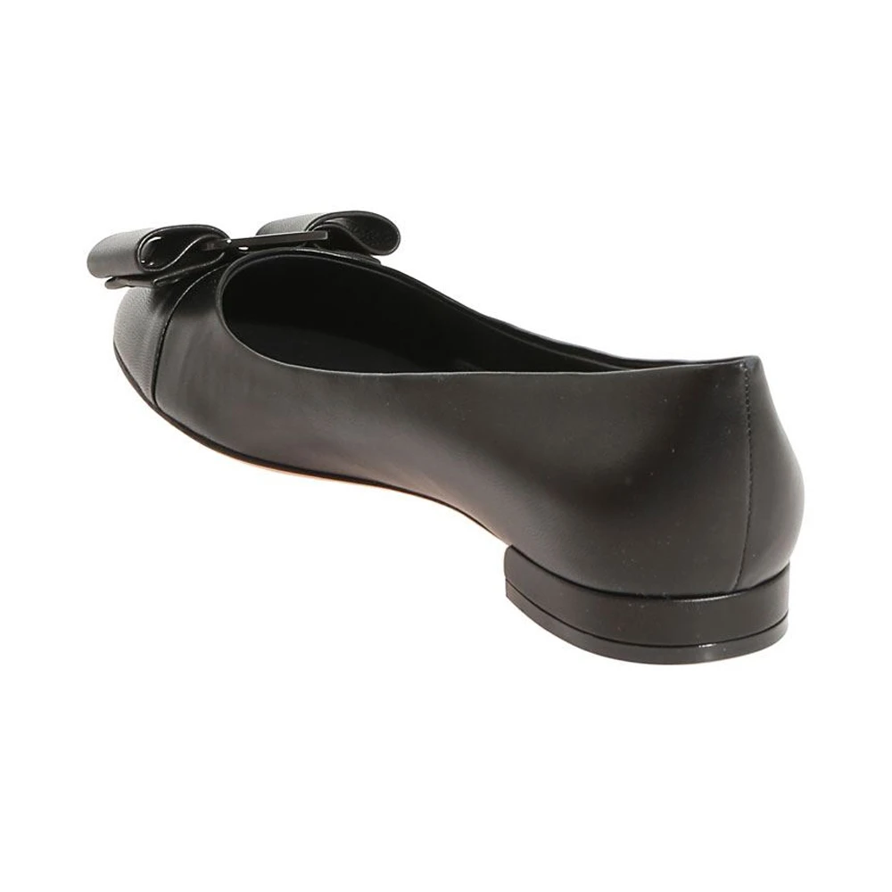 SALVATORE FERRAGAMO 女士黑色漆皮蝴蝶结装饰粗跟鞋 0685760 商品