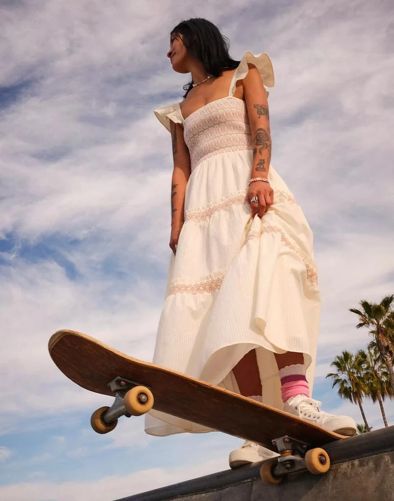商品Madewell|Lucie Smocked Tiered Midi Dress,价格¥239,第4张图片详细描述