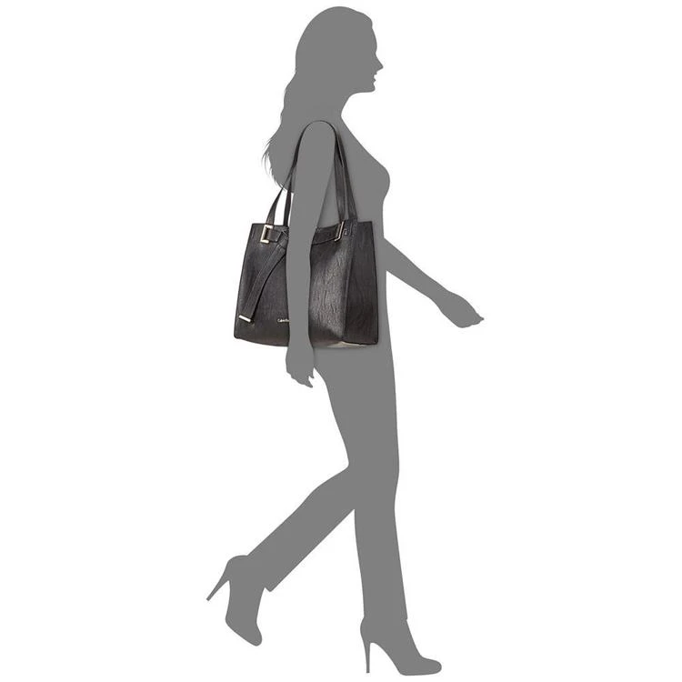 皮带装饰托特包Calvin Klein Faux-Leather Pebble Tote with Pouch 商品