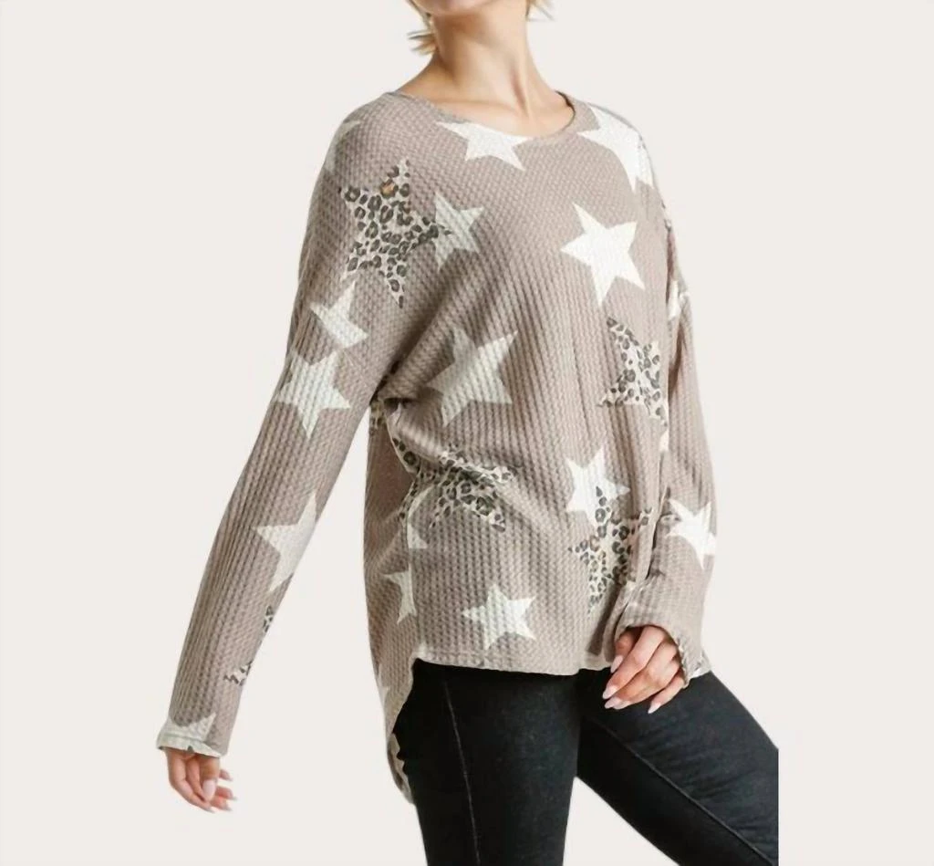 商品umgee|Star & Leopard Waffle Knit Top In Taupe,价格¥342,第2张图片详细描述