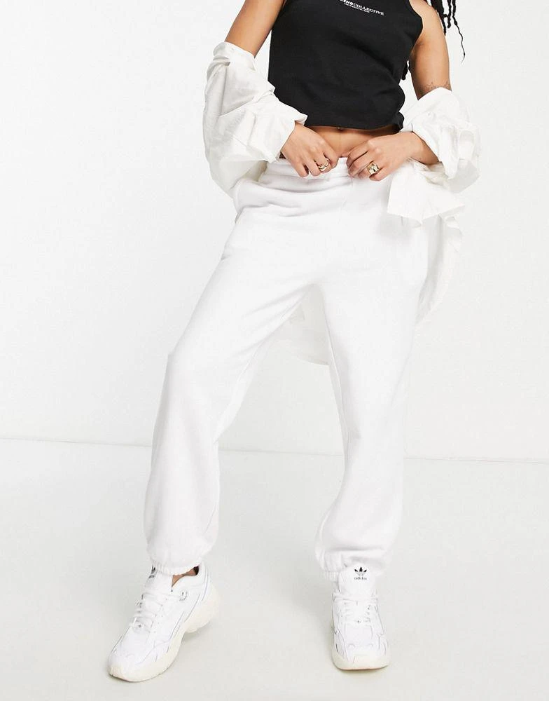 商品ASOS|ASOS DESIGN Petite ultimate jogger in white,价格¥106,第4张图片详细描述