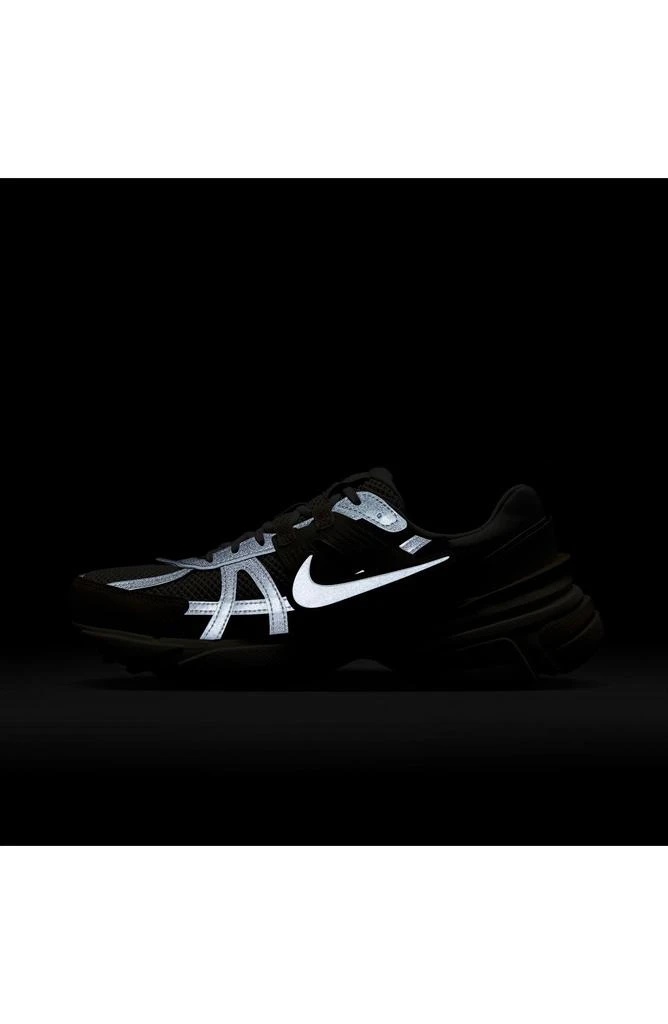 V2K Run Sneaker 商品