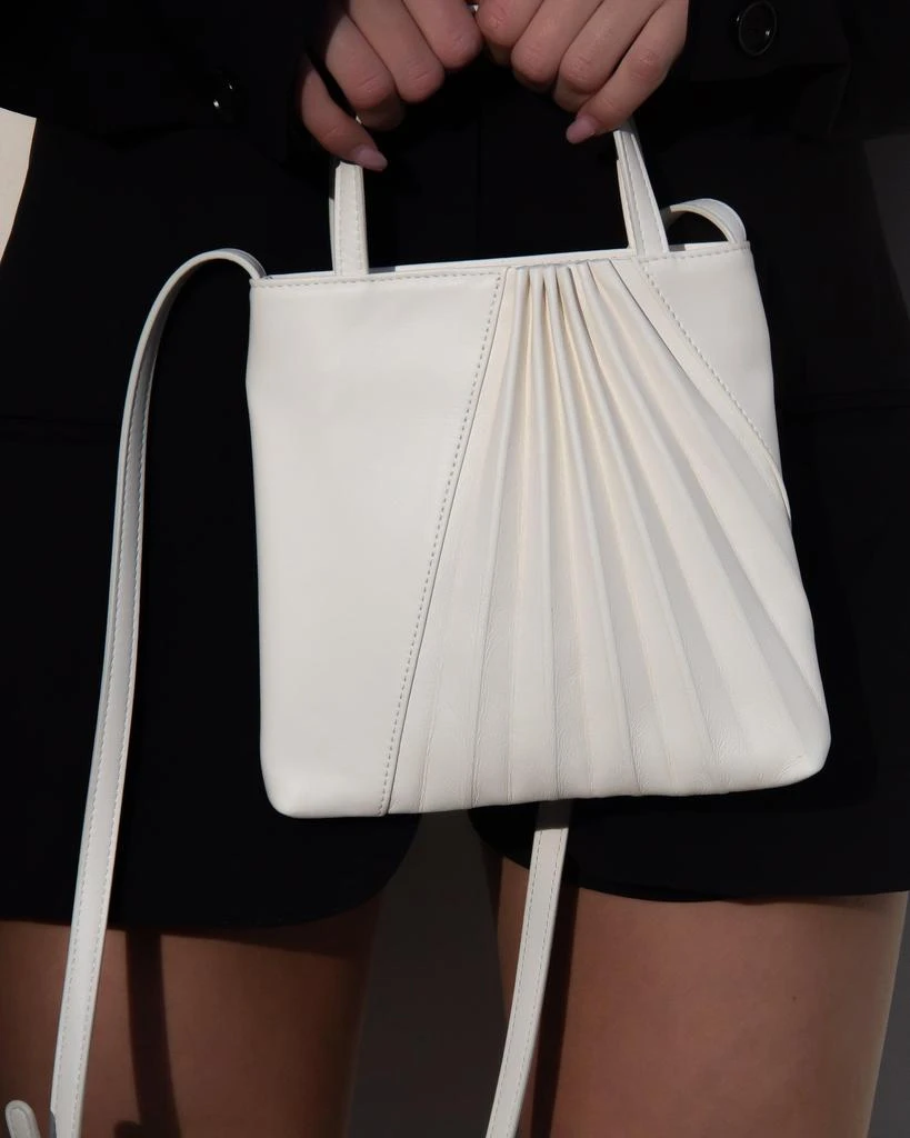 商品Sabrina Zeng|Chiaroscuro Mini Tote Bag Off White,价格¥2886,第3张图片详细描述