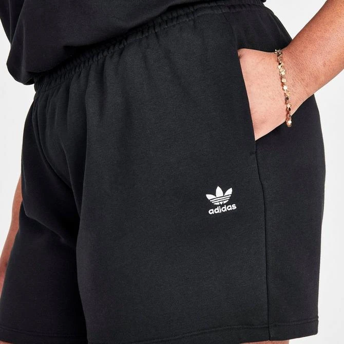 Women's adidas Essentials Slim Logo Shorts (Plus Size) 商品