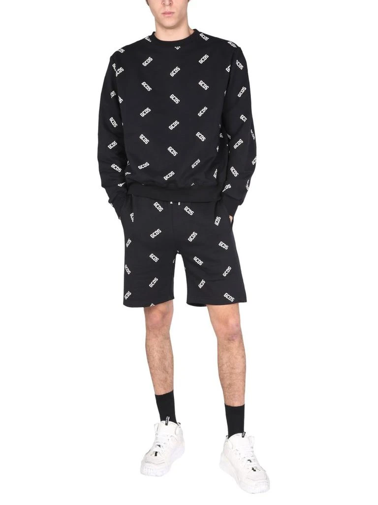 商品GCDS|GCDS All-Over Logo Printed Bermuda Shorts,价格¥991,第4张图片详细描述