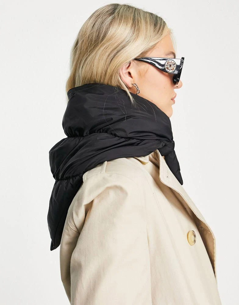 商品Weekday|Weekday polyester padded scarf in black,价格¥75,第4张图片详细描述