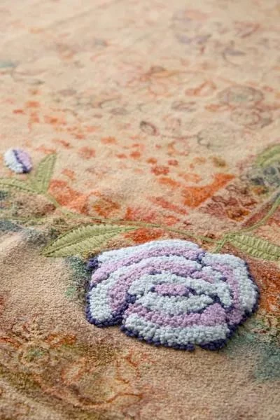 商品Urban Renewal|ReMADE By UO Remnants Pavo Rose Rug,价格¥1714,第3张图片详细描述