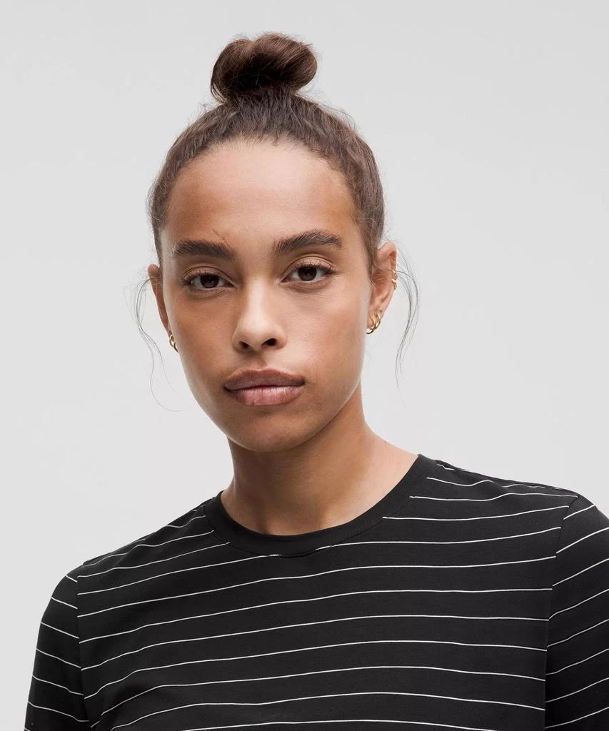 Love Curved-Hem Crewneck T-Shirt 商品