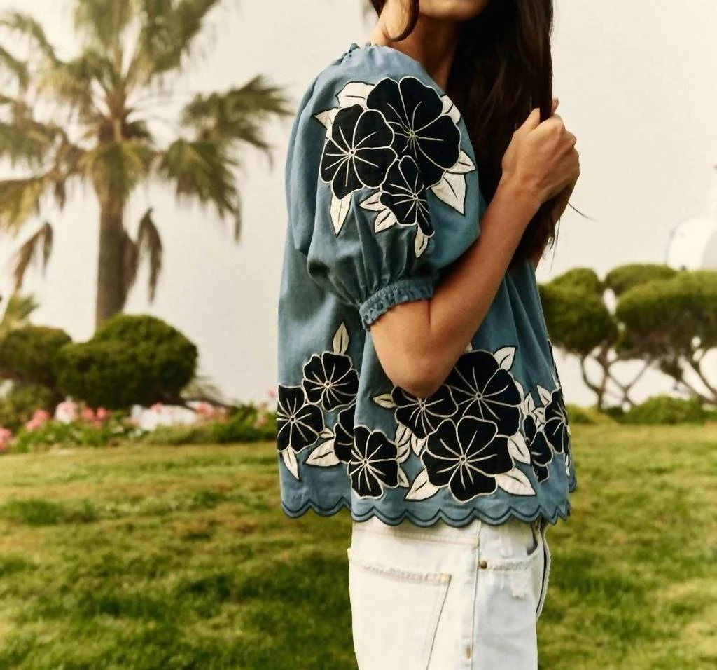 商品The Great|The Applique Floral Garland Top In Dutch Blue,价格¥1679,第2张图片详细描述