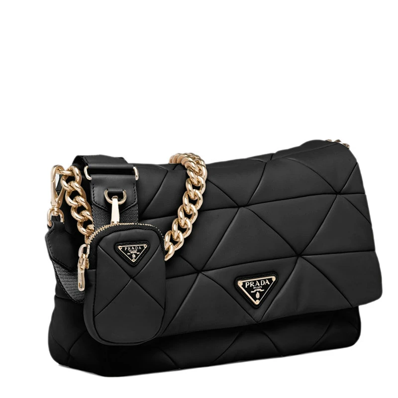 商品Prada|【预售3-7天】PRADA/普拉达 22春夏新款Prada System系列 女士黑色拼缝软羊革珐琅三角扣金链配可拆卸的迷你小袋单肩斜跨手提链条包1BD291_2DMO_F0002_V_L9O,价格¥24342,第4张图片详细描述