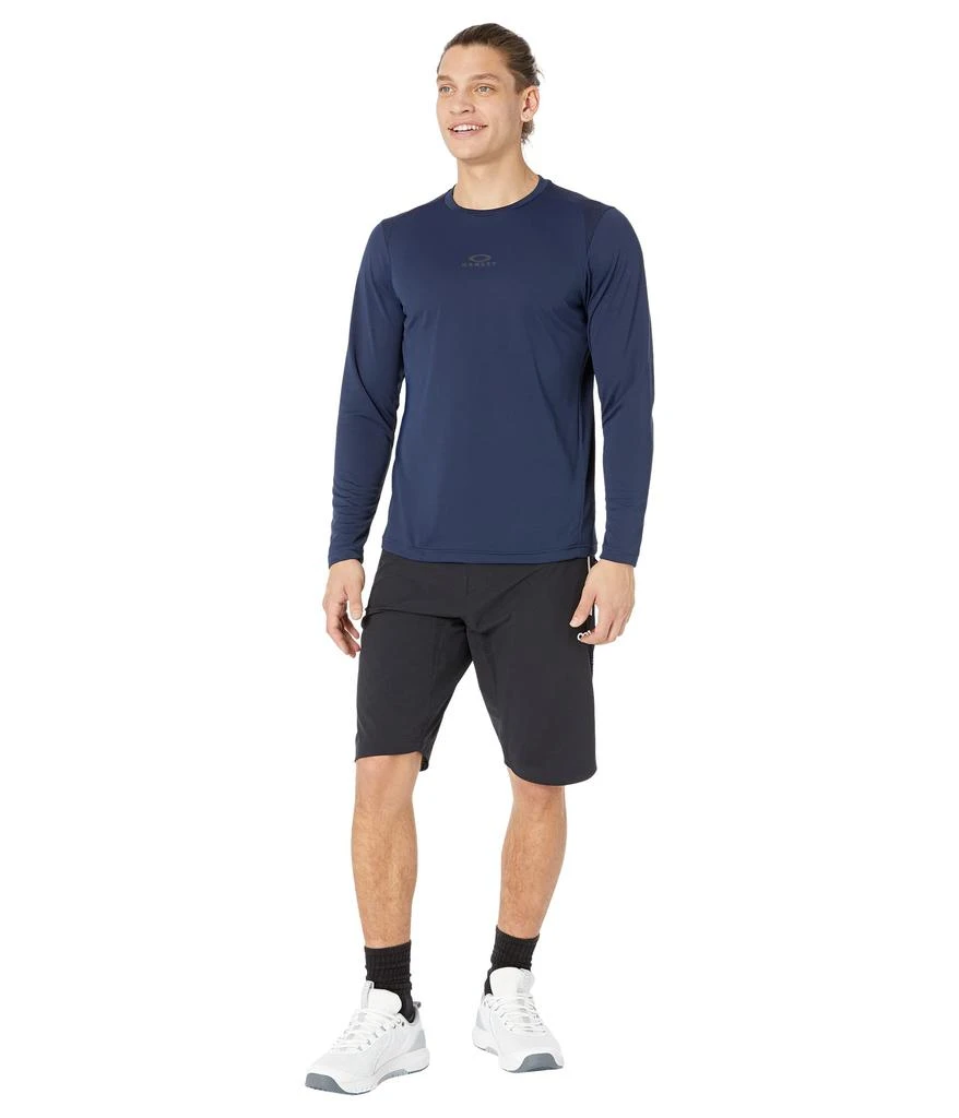 商品Oakley|Foundational Training Long Sleeve Tee,价格¥263,第4张图片详细描述