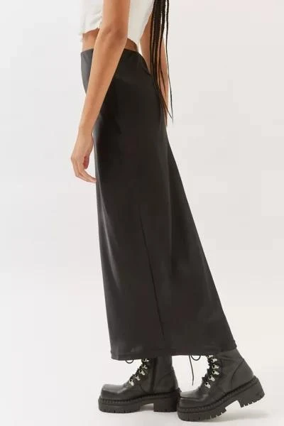 商品Urban Outfitters|UO Winona Satin Maxi Skirt,价格¥446,第5张图片详细描述