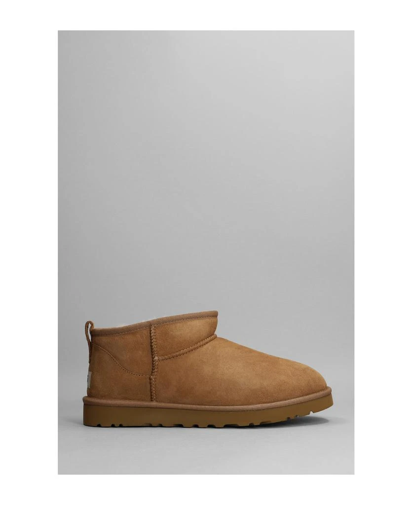 商品UGG|Classic Ultra Mini Low Heels Ankle Boots In Leather Color Suede,价格¥1625,第1张图片