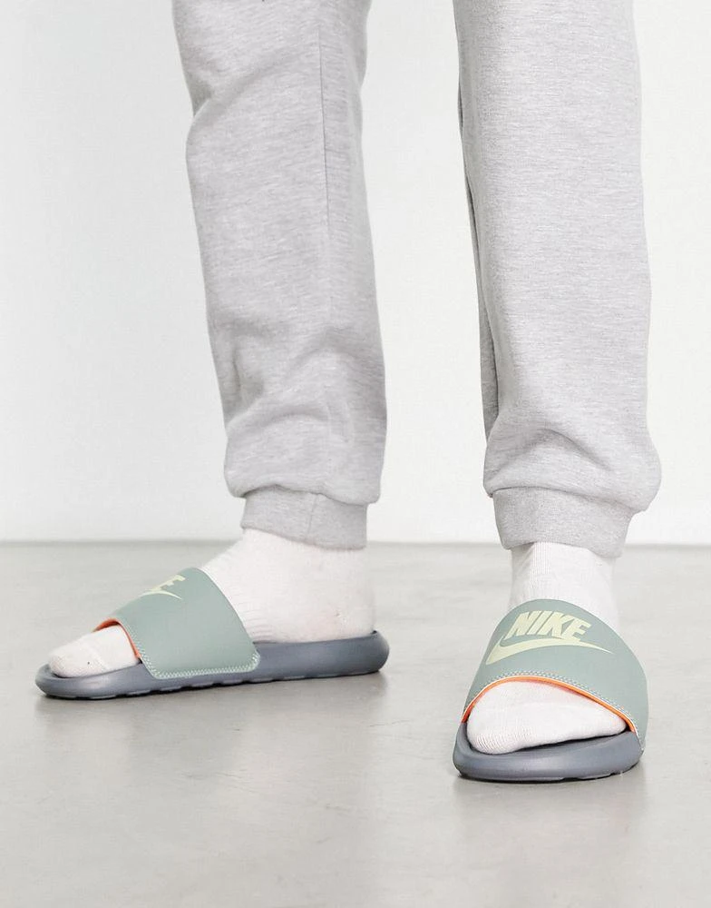 商品NIKE|Nike Victori One orange logo slides in green,价格¥233,第2张图片详细描述