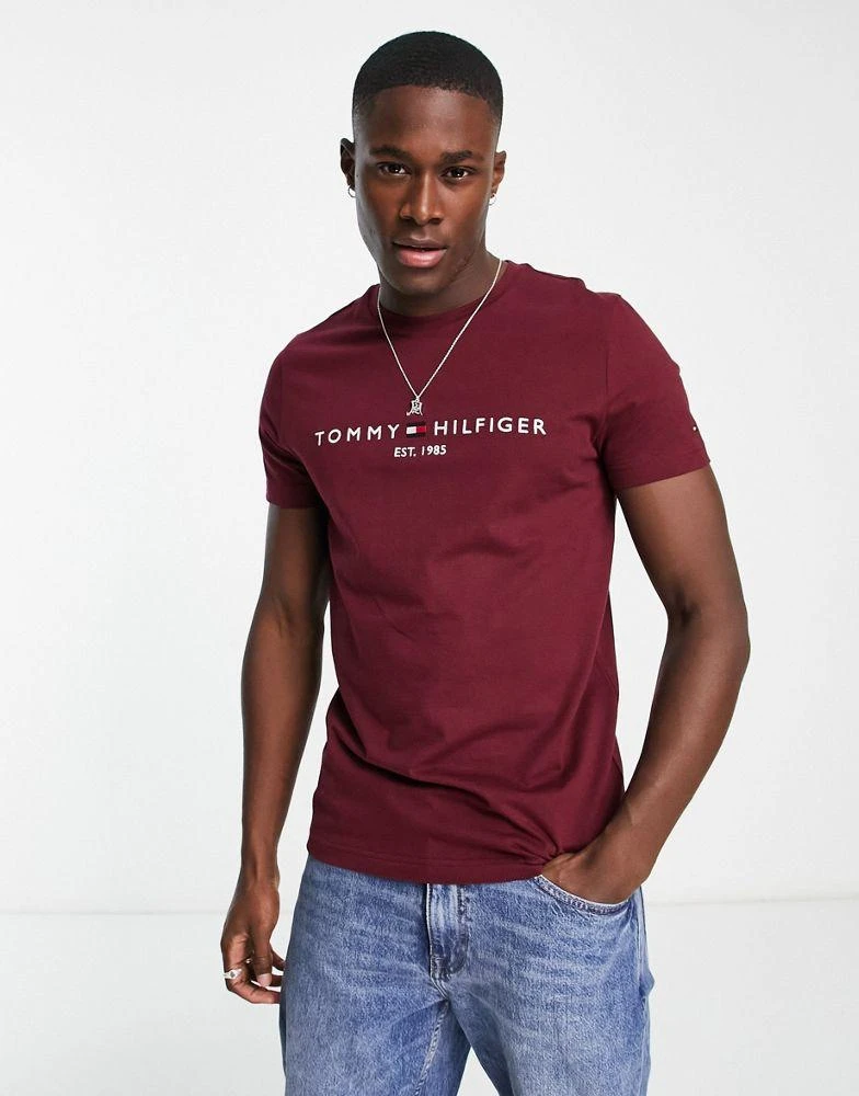 商品Tommy Hilfiger|Tommy Hilfiger embroidered logo cotton t-shirt in burgundy,价格¥434,第1张图片