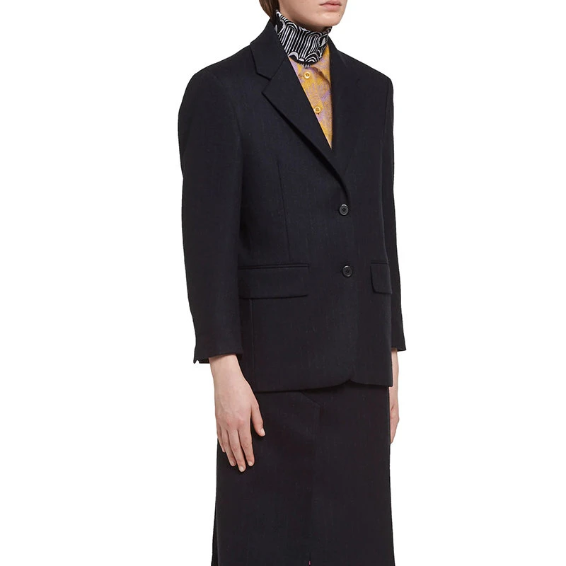 商品Prada|【预售3-7天】普拉达 21年秋冬 女士深蓝色优雅单排扣细条纹法兰绒外套P599L_1ZM3_F0008_S_212,价格¥24533,第5张图片详细�描述