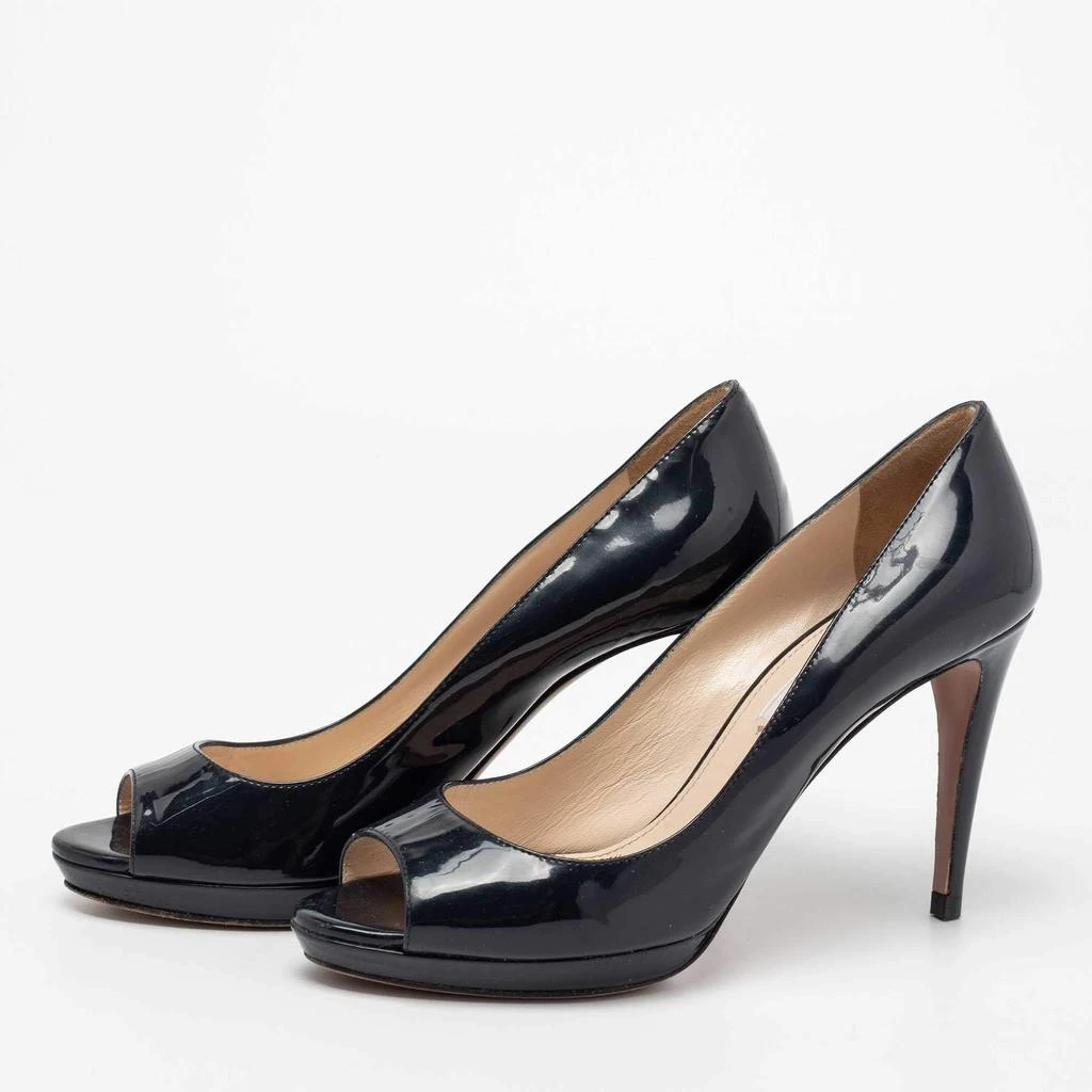 商品[二手商品] Prada|Prada Midnight Blue Patent Leather Peep-Toe Platform Pumps Size 38.5,价格¥847,第2张图片详细描述