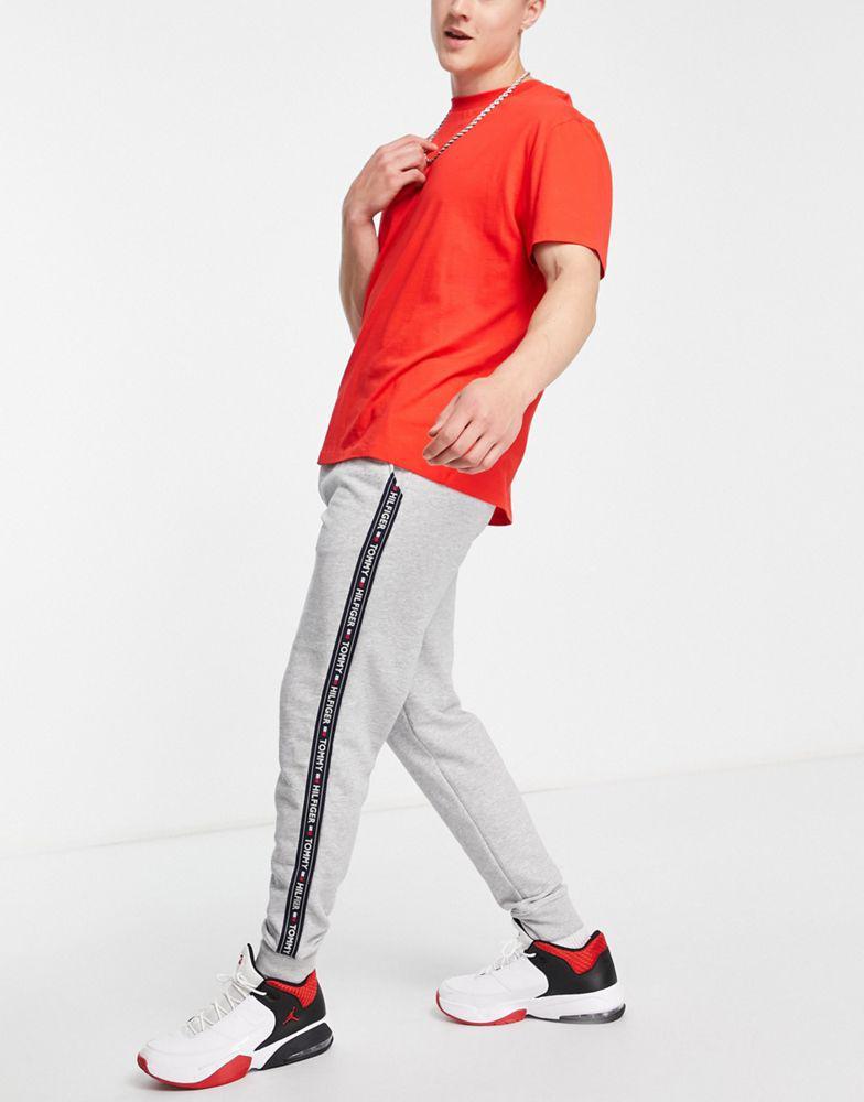 商品Tommy Hilfiger|Tommy Hilfiger authentic cuffed lounge joggers side logo taping in grey marl,价格¥651,第1张图片