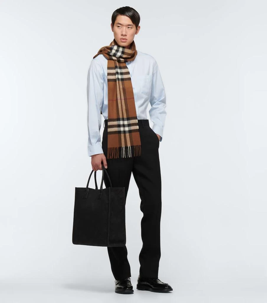 商品Burberry|经典格纹羊绒围巾,价格¥4906,第4张图片详细描述