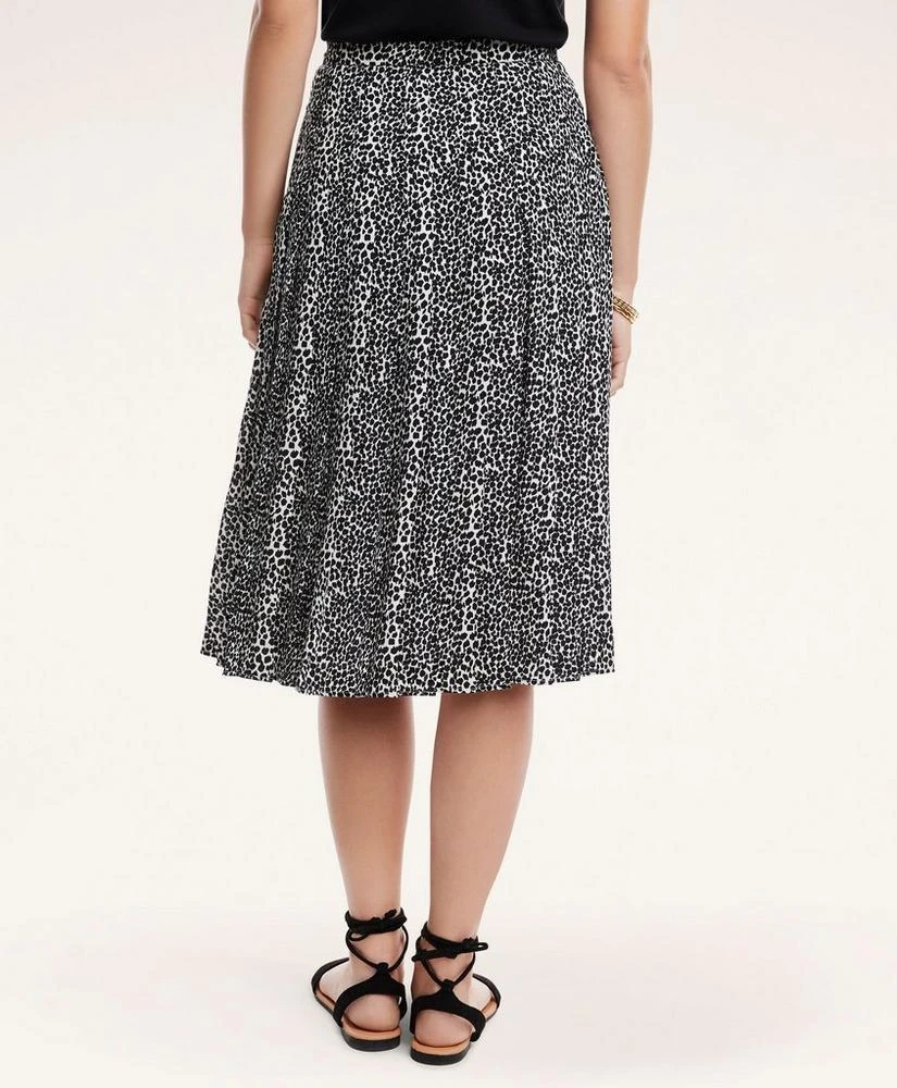 商品Brooks Brothers|Crepe Pleated Neutral Print Midi Skirt,价格¥487,第3张图片详细描述