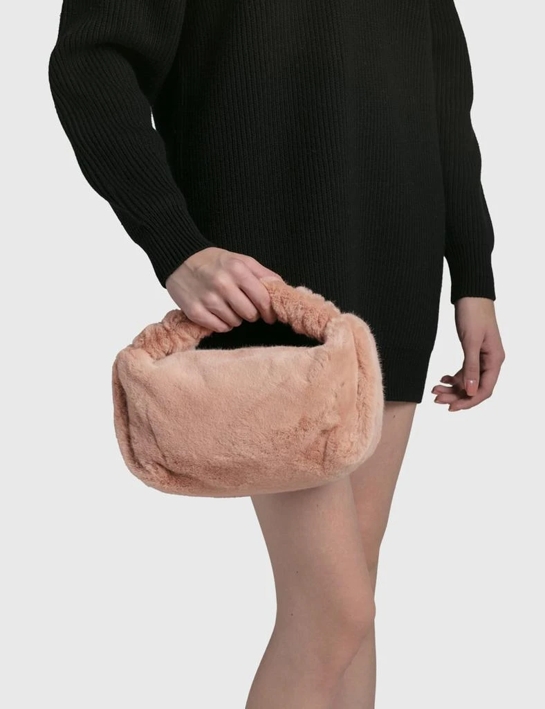 SCRUNCHIE SMALL BAG IN FAUX FUR 商品