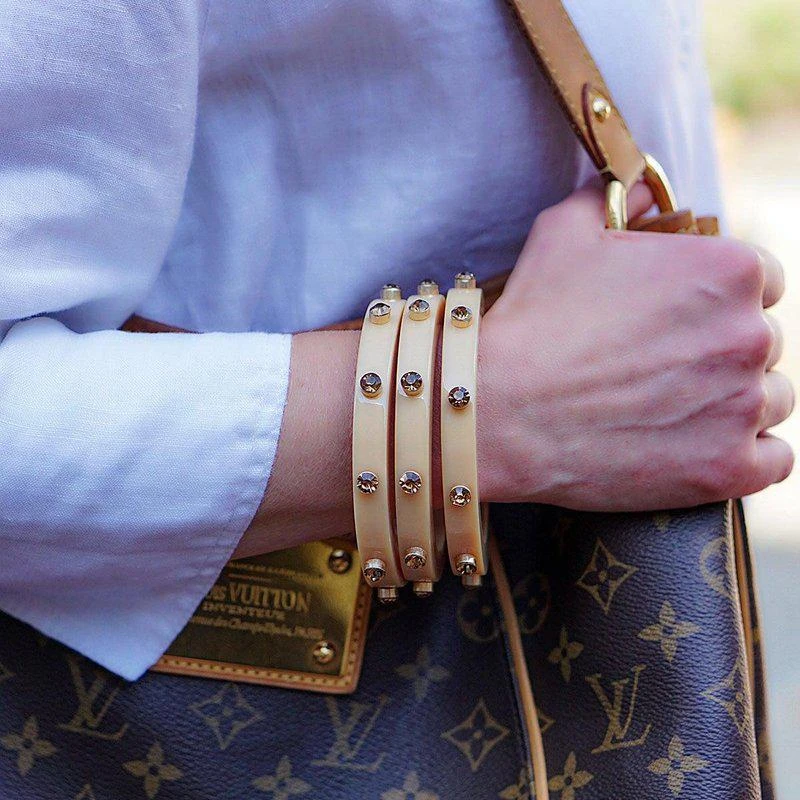 商品Canvas Style|Renee Resin And Rhinestone Bangle In Cocoa,价格¥332,第2张图片详细描述