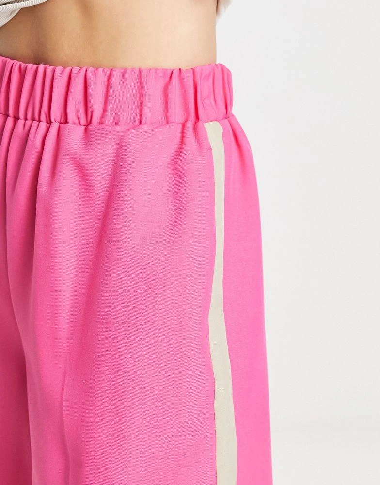 商品ASOS|ASOS DESIGN elastic waist side stripe trouser in pink with stone stripe,价格¥137,第3张图片详细描述