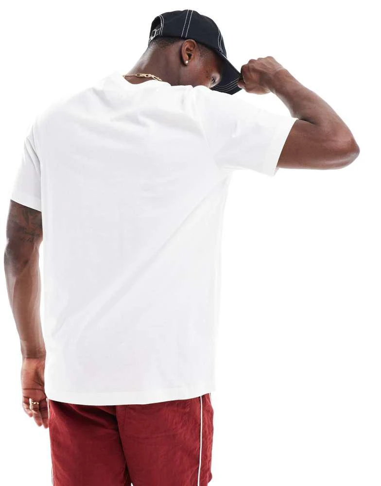 商品NIKE|Nike Club t-shirt in white,价格¥240,第4张图片详细描述