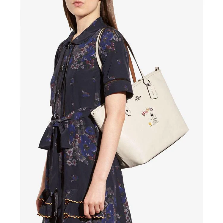 商品Coach|史努比联名款托特包,价格¥1449,第2张图片详细描述
