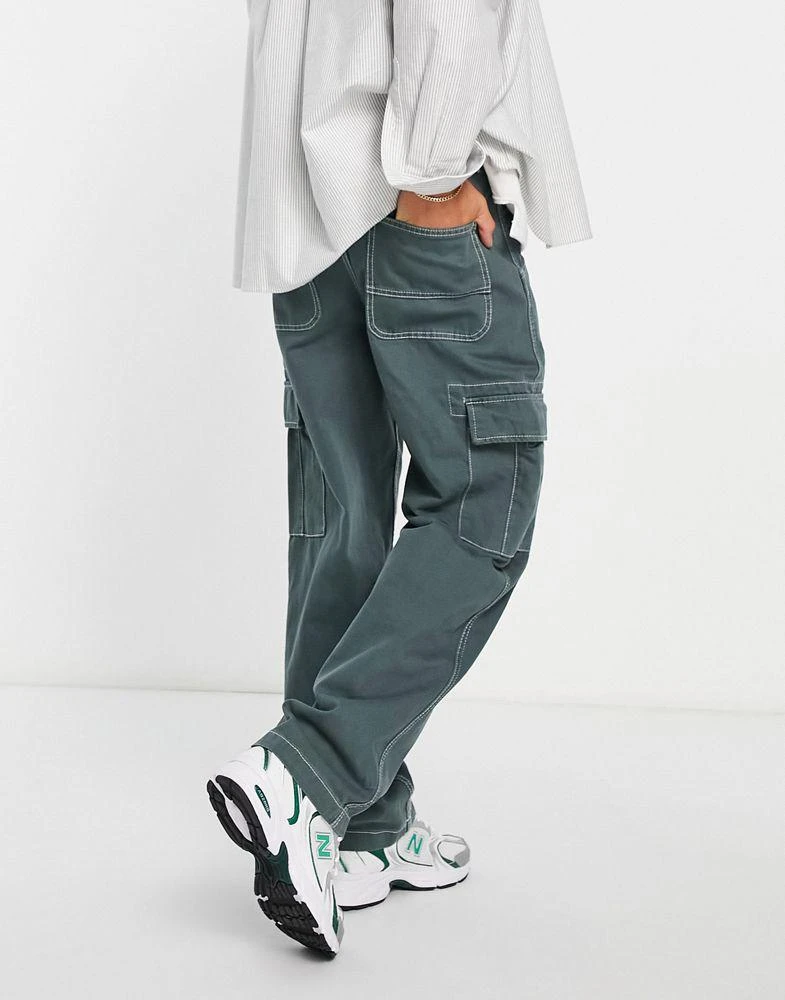 商品Bershka|Bershka contrast stitch wide fit cargo pants in grey,价格¥354,第2张图片详细描述