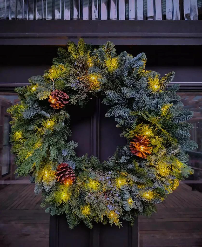 商品International Christmas Innovation|Traditional Noble Fir Fresh Wreath with Warm Lights, 28",价格¥464,第2张图片详细描述