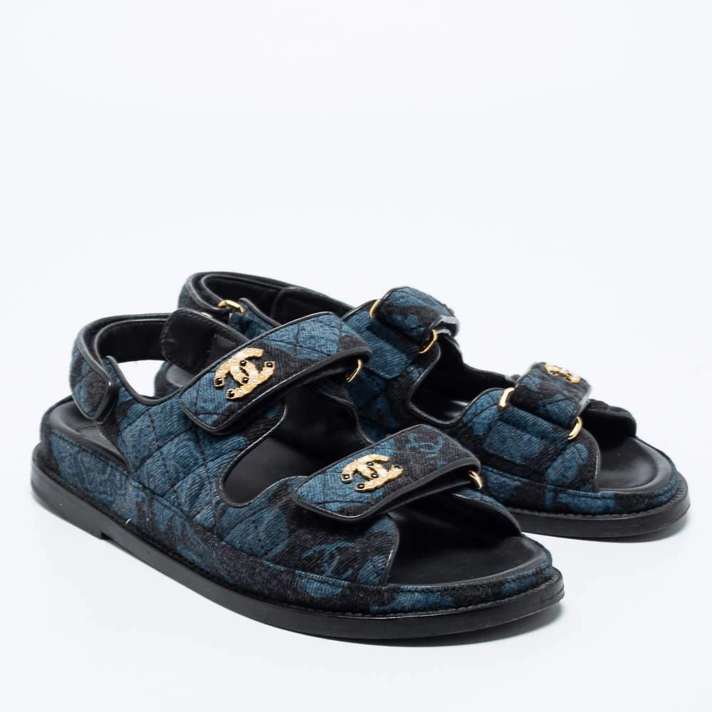 商品[二手商品] Chanel|Chanel Navy Blue/Black Printed Denim CC Logo Dad Flat Sandals Size 37,价格¥10469,第4张图片详细描述