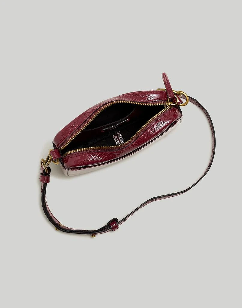 商品Madewell|The Leather Carabiner Mini Crossbody Bag,价格¥760,第2张图片详细描述