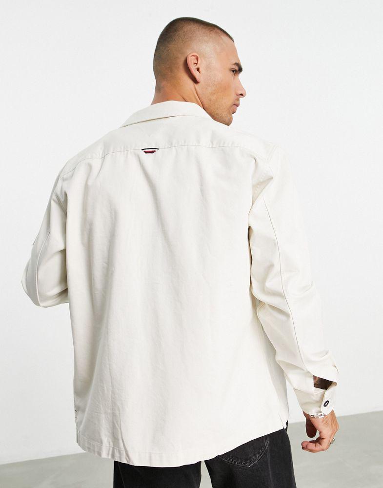 商品Tommy Hilfiger|Tommy Hilfiger arm patch logo twill overshirt jacket in cream,价格¥1046,第4张图片详细描述
