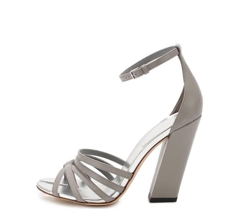 商品Burberry|Cloud Grey Split-toe Detail Leather Hove Thong Sandals,价格¥5427,第1张图片