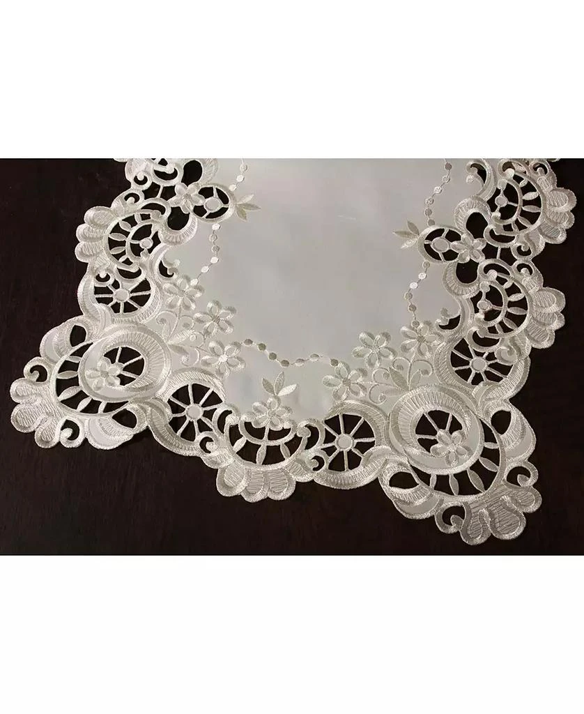 商品Xia Home Fashions|Scalloped Lace Embroidered Cutwork Table Runner, 15" x 34",价格¥389,第3张图片详细描述