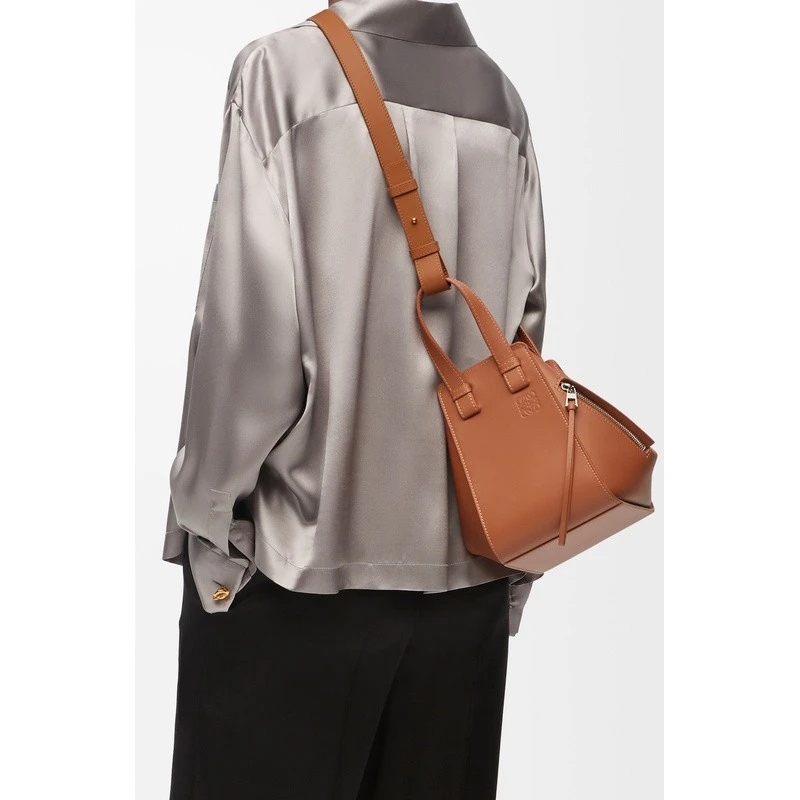 商品Loewe|【预售3-5天】LOEWE/罗意威 女士棕褐色小牛皮手提包,价�格¥18816,第5张图片详细描述