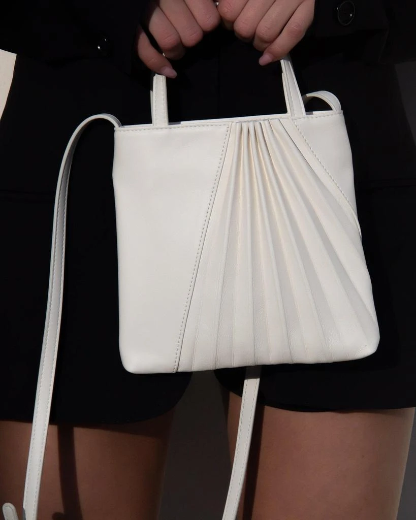 商品Sabrina Zeng|Chiaroscuro Mini Tote Bag Off White,价格¥2912,第3张图片详细描述