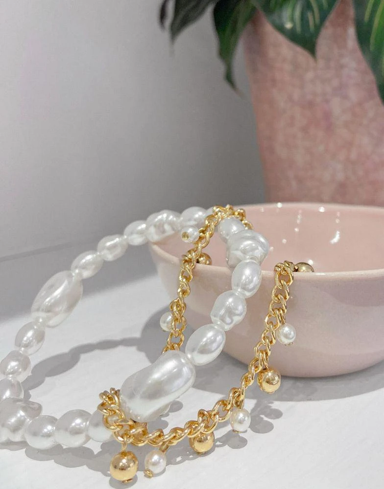 商品ASOS|ASOS DESIGN pack of 2 bracelets in pearl and curb chain in gold tone,价格¥57,第4张图片详细描述