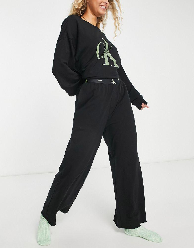 Calvin Klein CK One Cotton Logo oversized straight leg jogger in black商品第4张图片规格展示