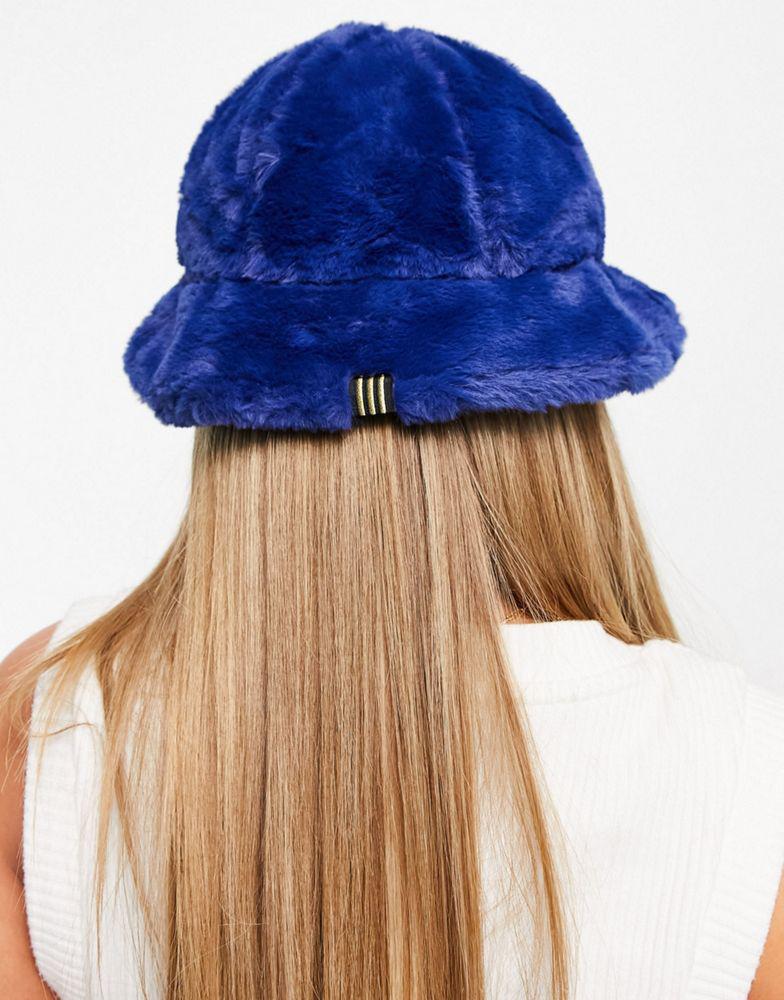 adidas Originals Trefoil fluffy bucket hat in blue商品第3张图片规格展示